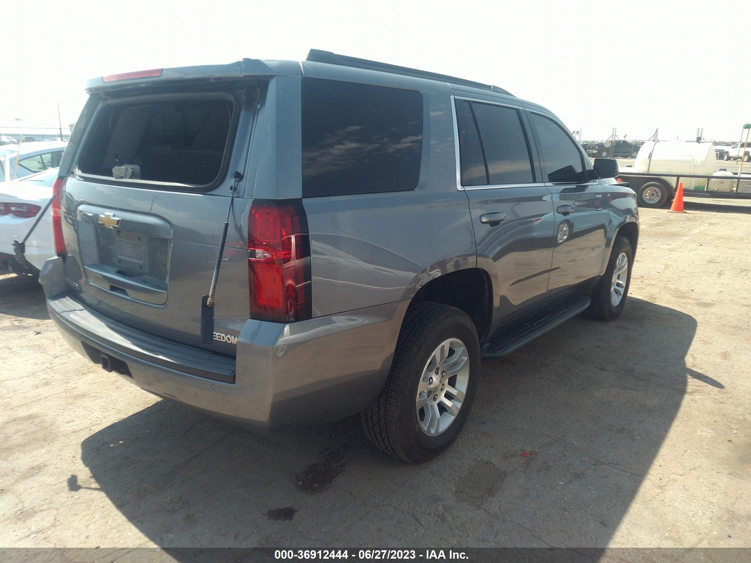 Photo 3 VIN: 1GNSCAKC4LR296306 - CHEVROLET TAHOE 