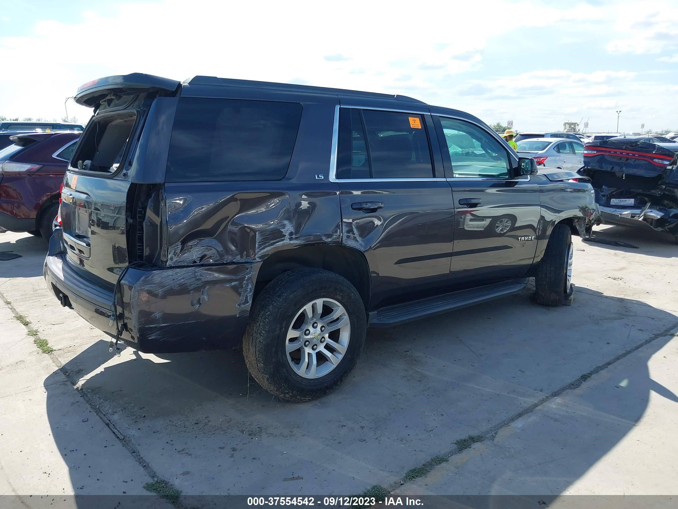 Photo 3 VIN: 1GNSCAKC6FR647754 - CHEVROLET TAHOE 