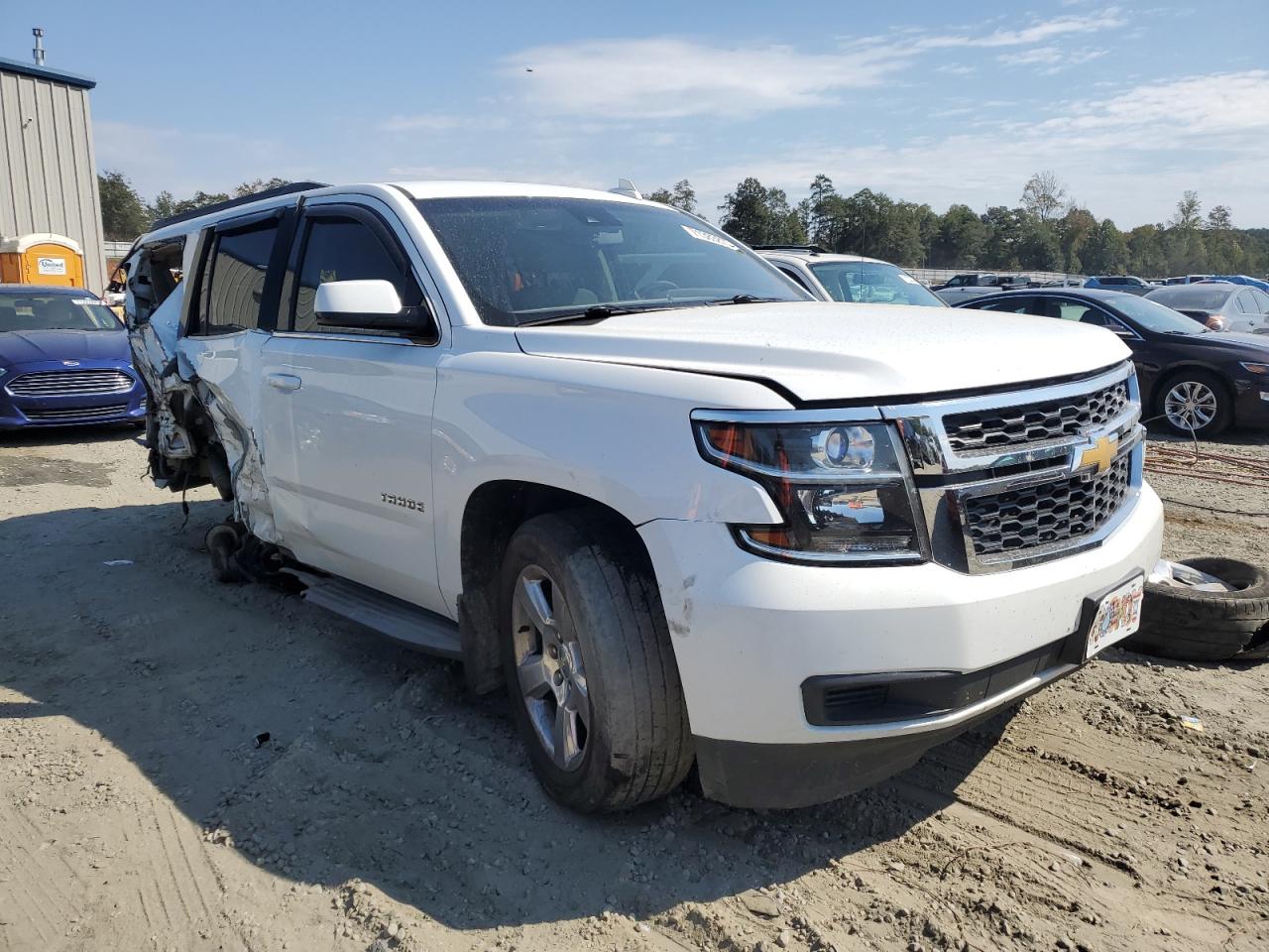 Photo 3 VIN: 1GNSCAKC6GR130326 - CHEVROLET TAHOE 