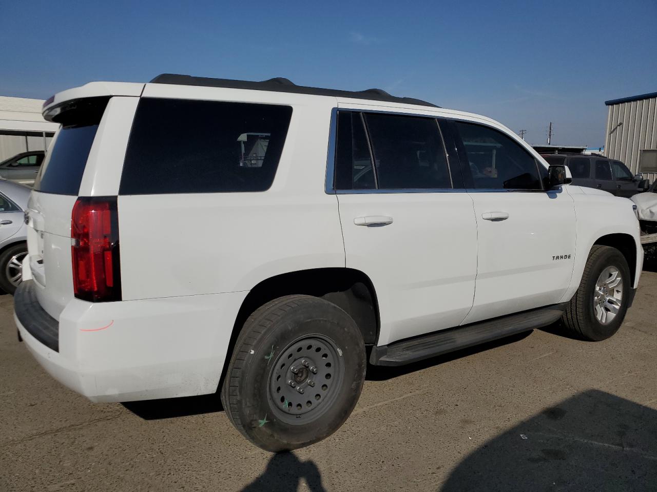 Photo 2 VIN: 1GNSCAKC6HR367447 - CHEVROLET TAHOE 