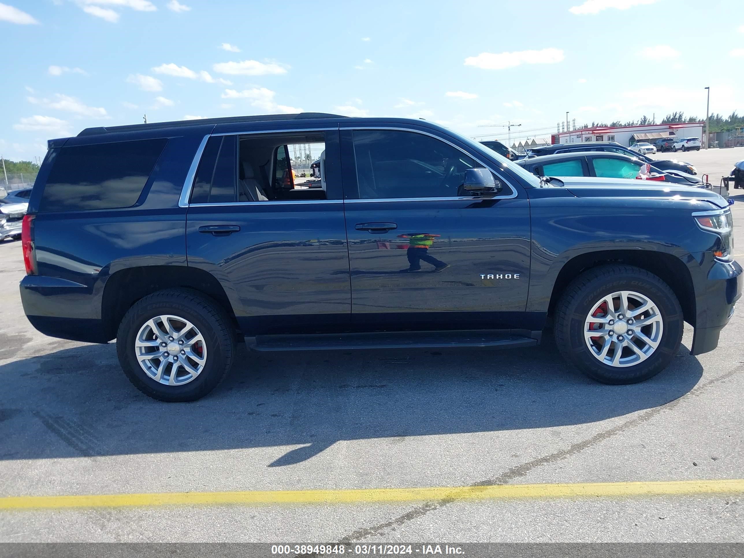 Photo 12 VIN: 1GNSCAKC8LR217283 - CHEVROLET TAHOE 