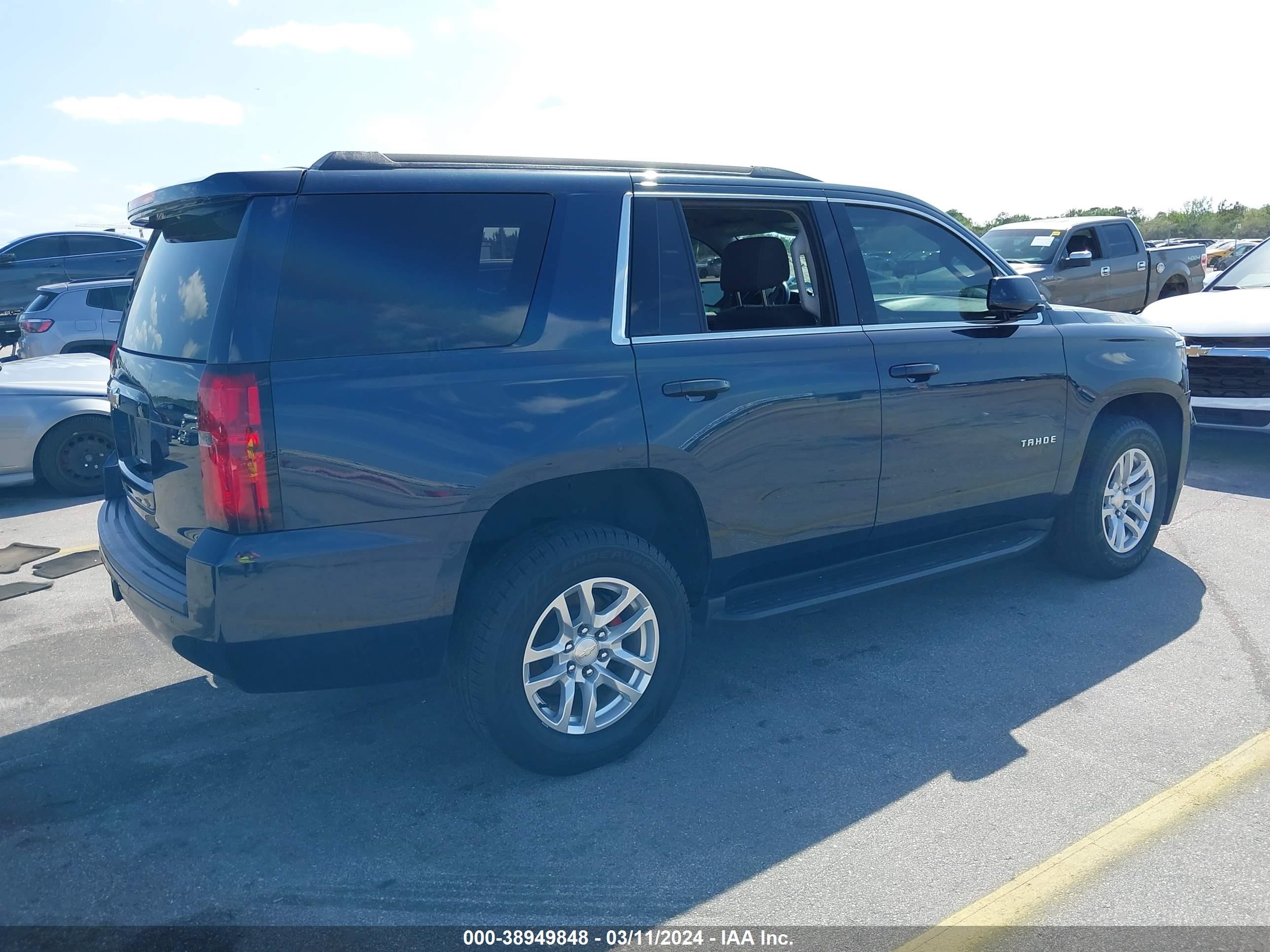 Photo 3 VIN: 1GNSCAKC8LR217283 - CHEVROLET TAHOE 