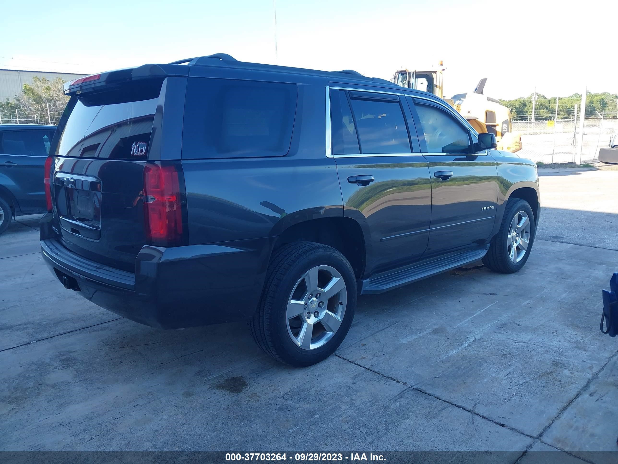 Photo 3 VIN: 1GNSCAKCXHR336055 - CHEVROLET TAHOE 