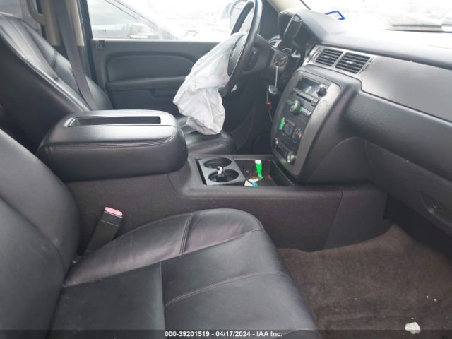 Photo 4 VIN: 1GNSCBE00CR152050 - CHEVROLET TAHOE 