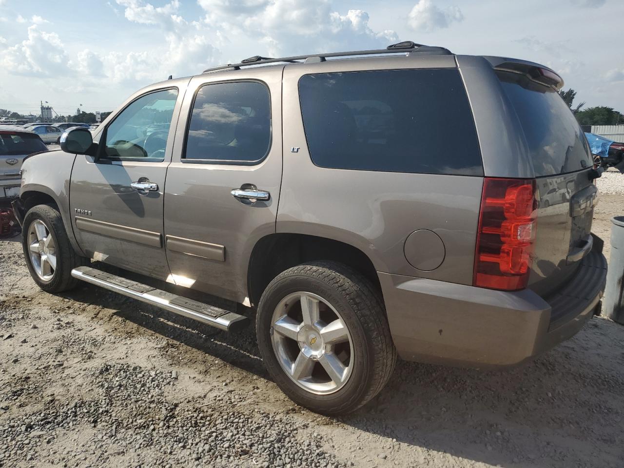 Photo 1 VIN: 1GNSCBE00ER248781 - CHEVROLET TAHOE 