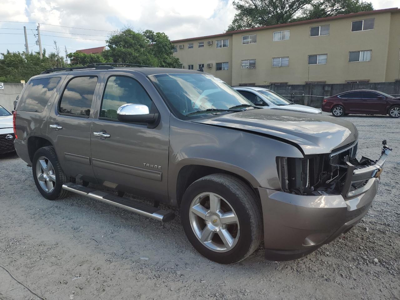 Photo 3 VIN: 1GNSCBE00ER248781 - CHEVROLET TAHOE 