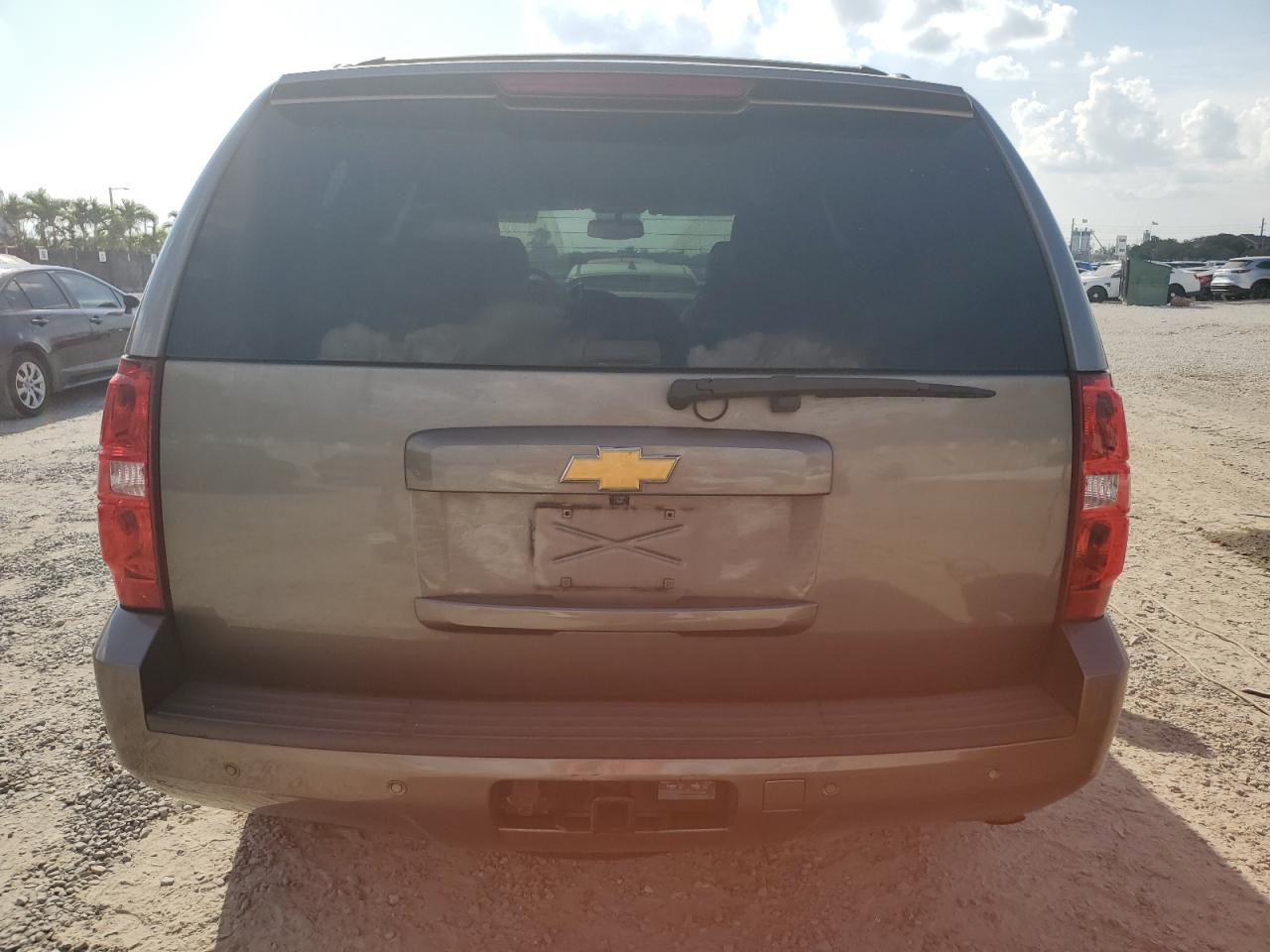 Photo 5 VIN: 1GNSCBE00ER248781 - CHEVROLET TAHOE 