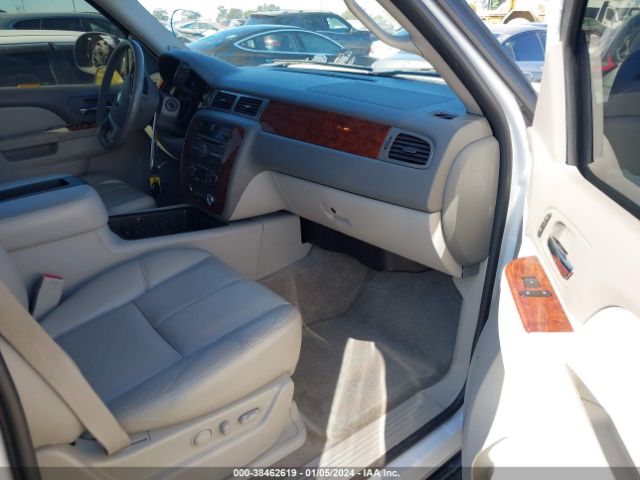 Photo 4 VIN: 1GNSCBE01BR255511 - CHEVROLET TAHOE 