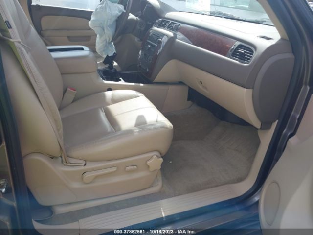 Photo 4 VIN: 1GNSCBE01BR389144 - CHEVROLET TAHOE 