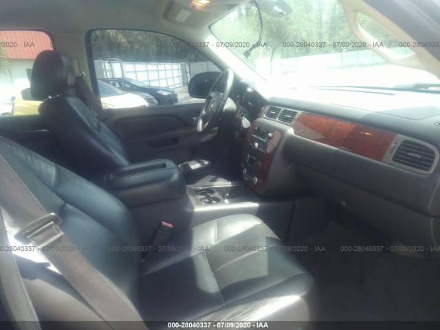 Photo 4 VIN: 1GNSCBE01BR400854 - CHEVROLET TAHOE 