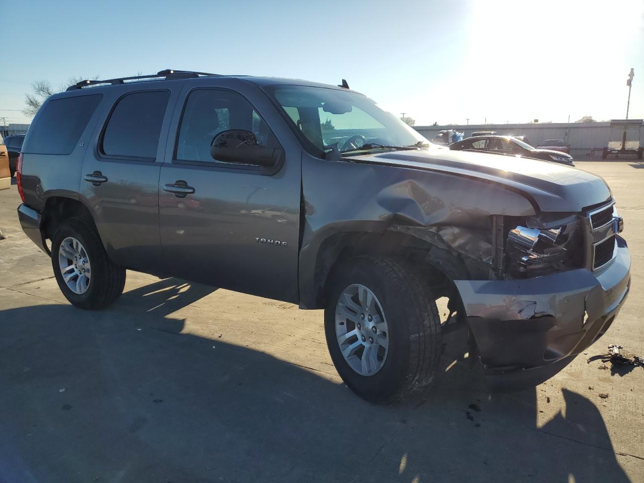 Photo 3 VIN: 1GNSCBE01CR195571 - CHEVROLET TAHOE 