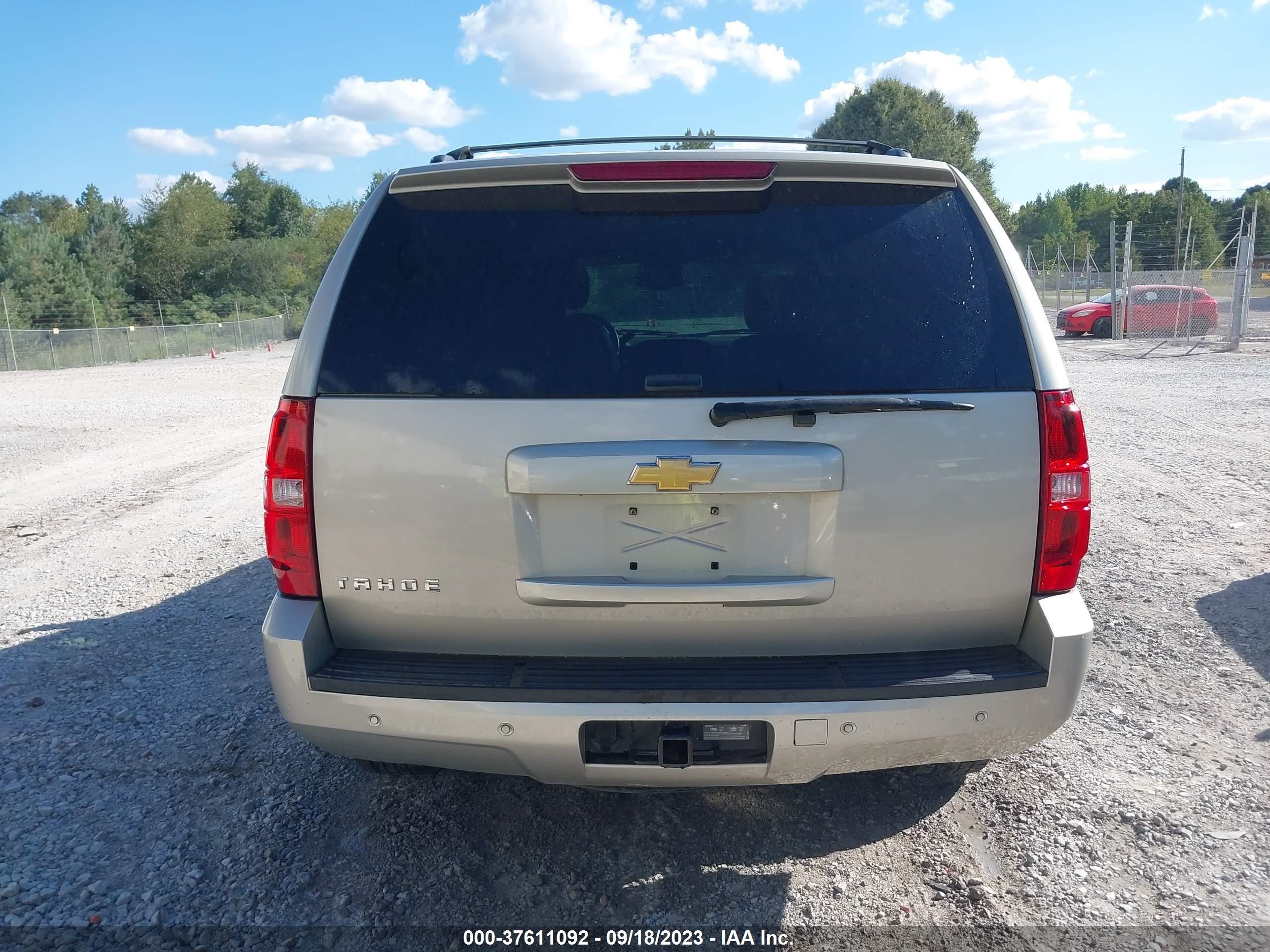 Photo 15 VIN: 1GNSCBE01DR182546 - CHEVROLET TAHOE 