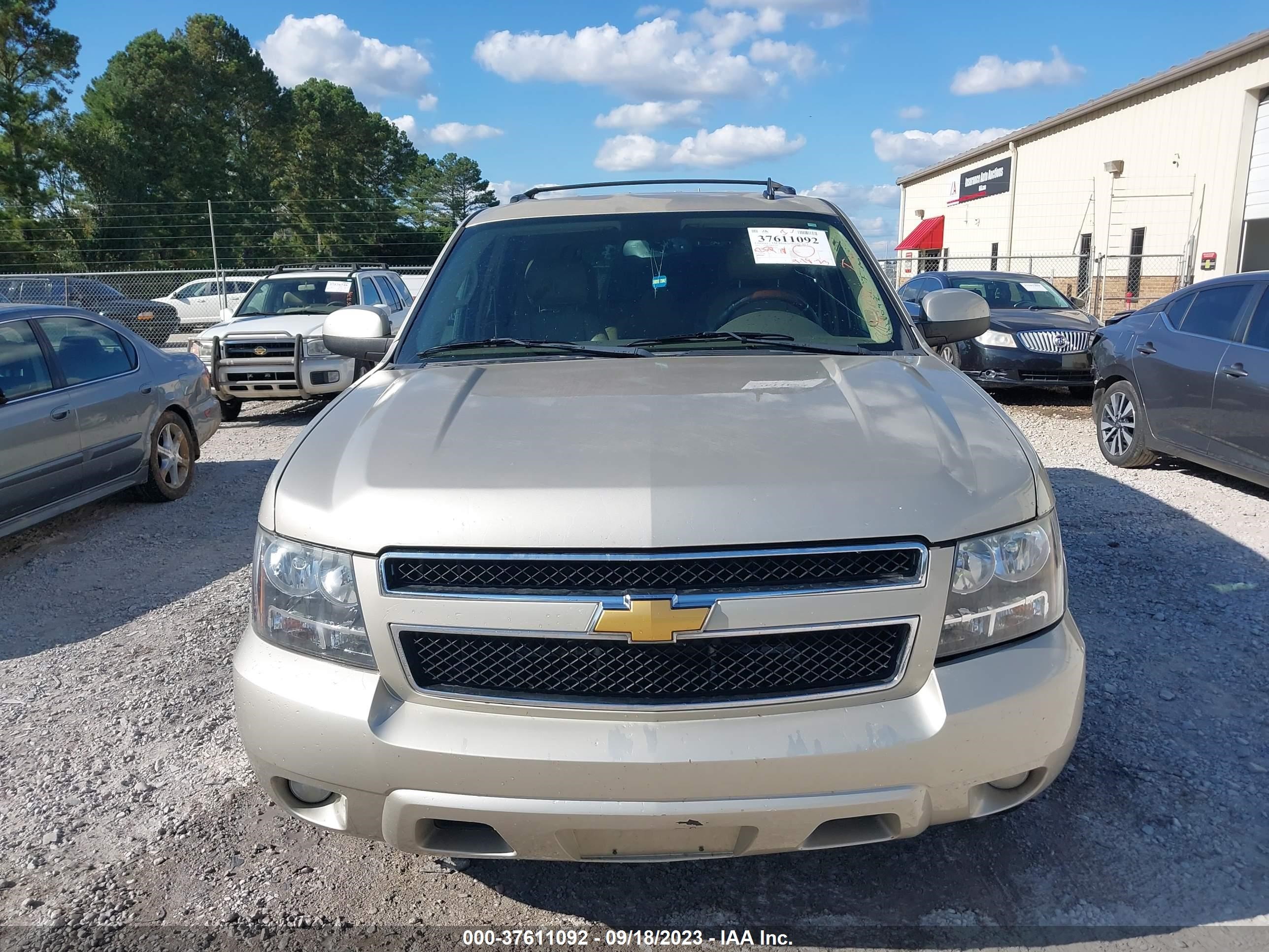 Photo 5 VIN: 1GNSCBE01DR182546 - CHEVROLET TAHOE 