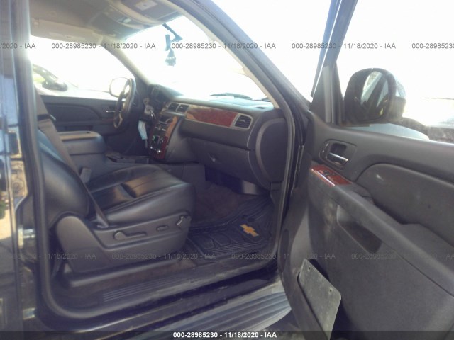 Photo 4 VIN: 1GNSCBE01DR278290 - CHEVROLET TAHOE 