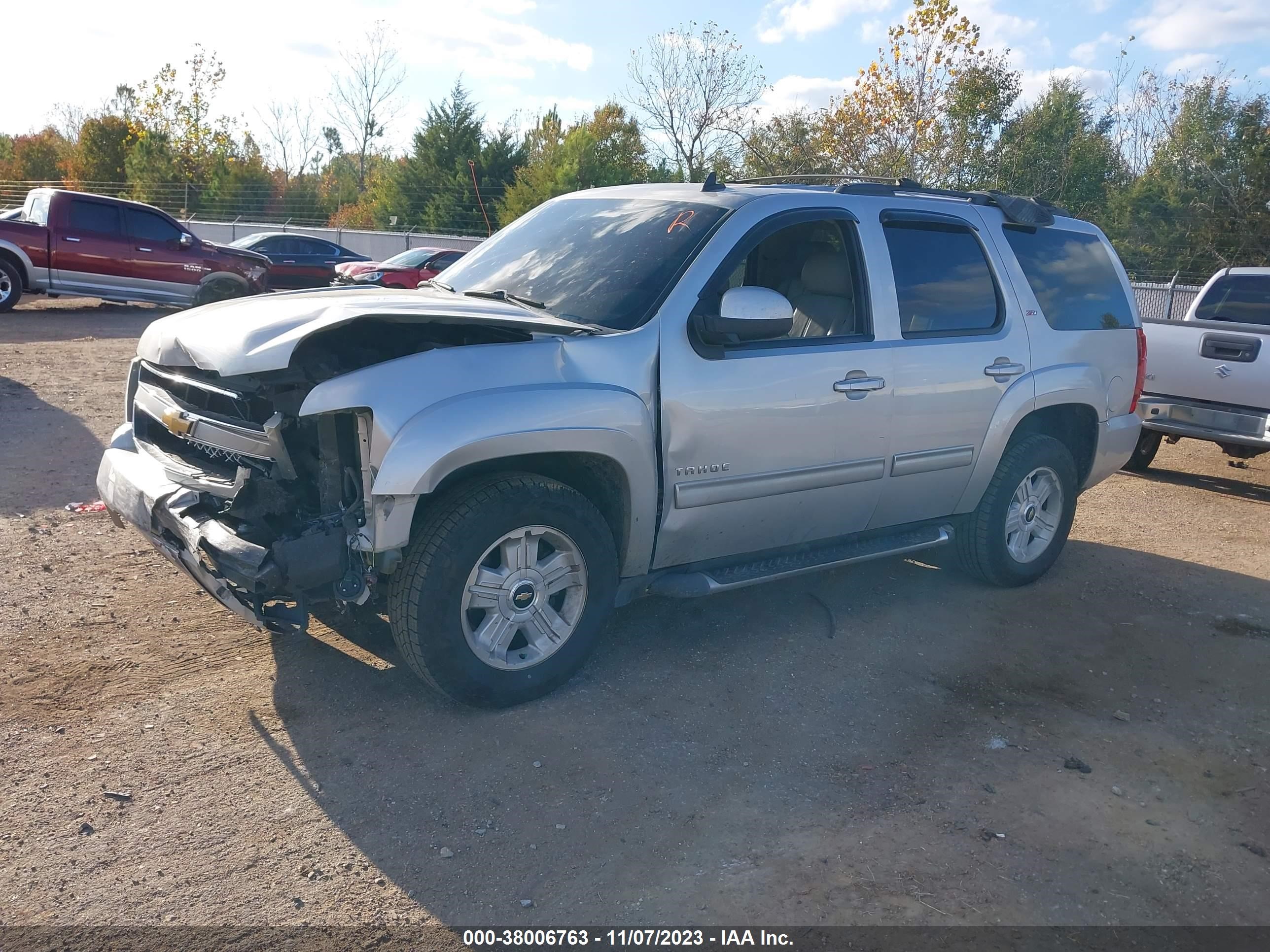 Photo 1 VIN: 1GNSCBE02BR190149 - CHEVROLET TAHOE 