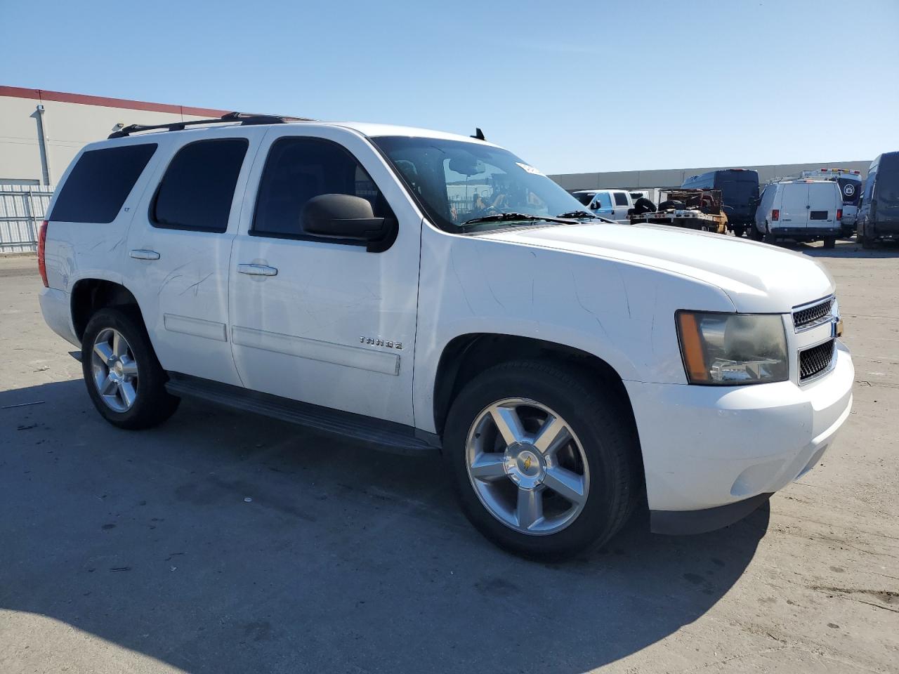 Photo 3 VIN: 1GNSCBE02BR383885 - CHEVROLET TAHOE 