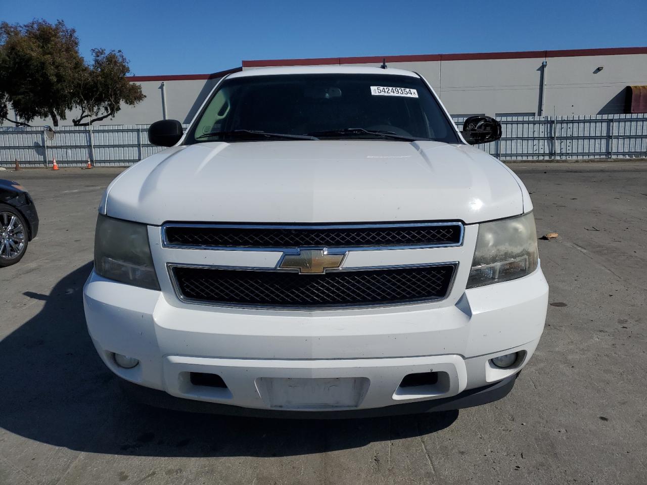 Photo 4 VIN: 1GNSCBE02BR383885 - CHEVROLET TAHOE 