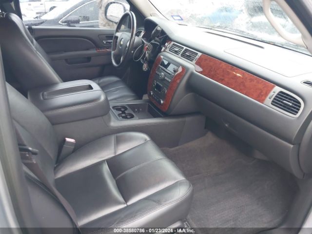 Photo 4 VIN: 1GNSCBE02DR147675 - CHEVROLET TAHOE 