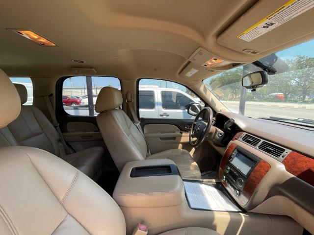 Photo 4 VIN: 1GNSCBE02DR296989 - CHEVROLET TAHOE 