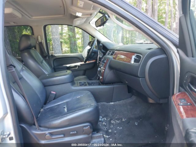 Photo 4 VIN: 1GNSCBE02DR352655 - CHEVROLET TAHOE 