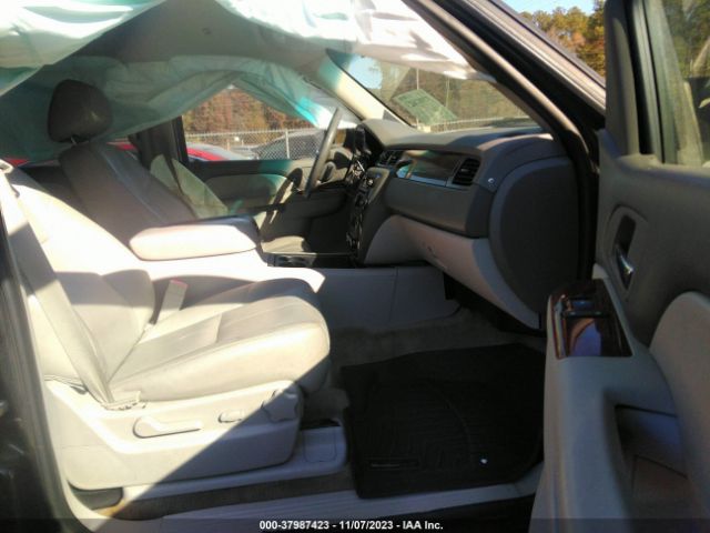 Photo 4 VIN: 1GNSCBE03BR253257 - CHEVROLET TAHOE 