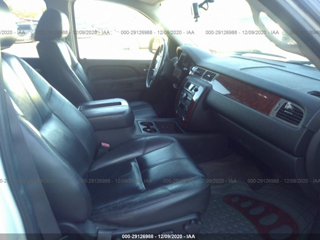 Photo 4 VIN: 1GNSCBE03BR256577 - CHEVROLET TAHOE 