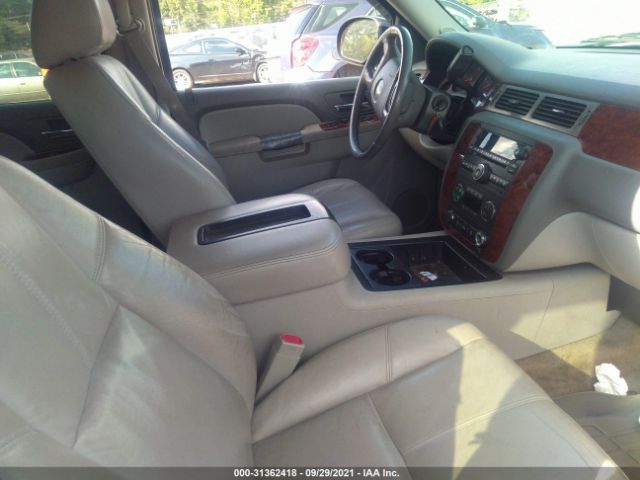 Photo 4 VIN: 1GNSCBE03CR267290 - CHEVROLET TAHOE 