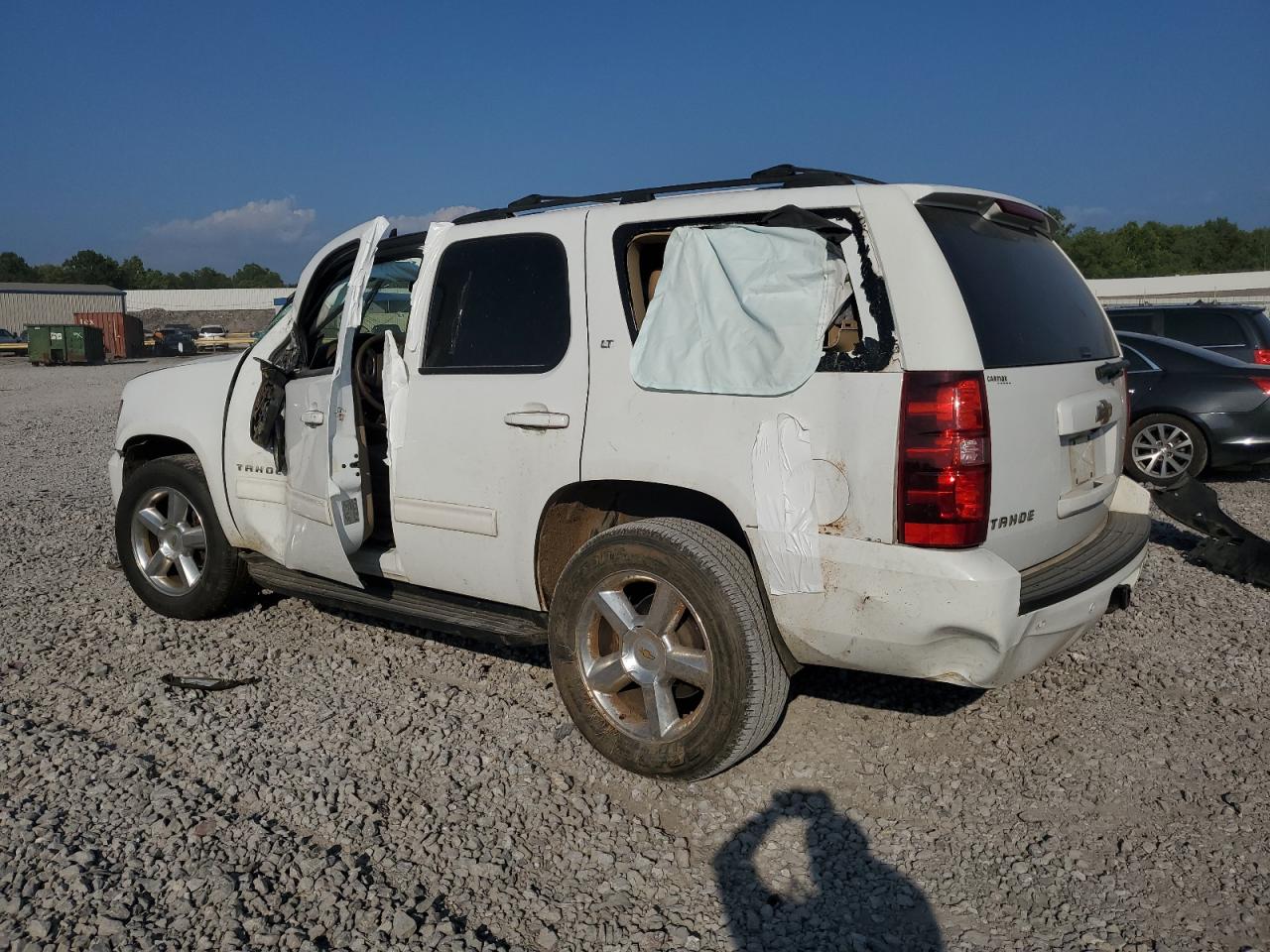 Photo 1 VIN: 1GNSCBE04BR200227 - CHEVROLET TAHOE 