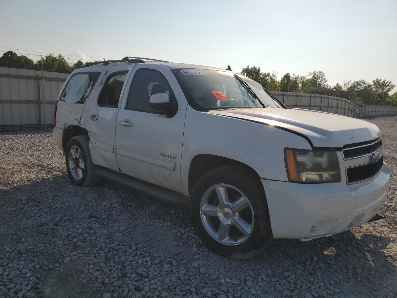 Photo 3 VIN: 1GNSCBE04BR200227 - CHEVROLET TAHOE 