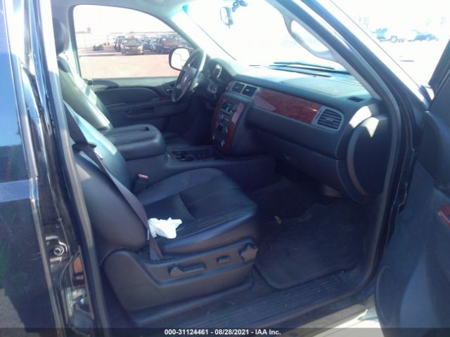 Photo 4 VIN: 1GNSCBE04BR338317 - CHEVROLET TAHOE 