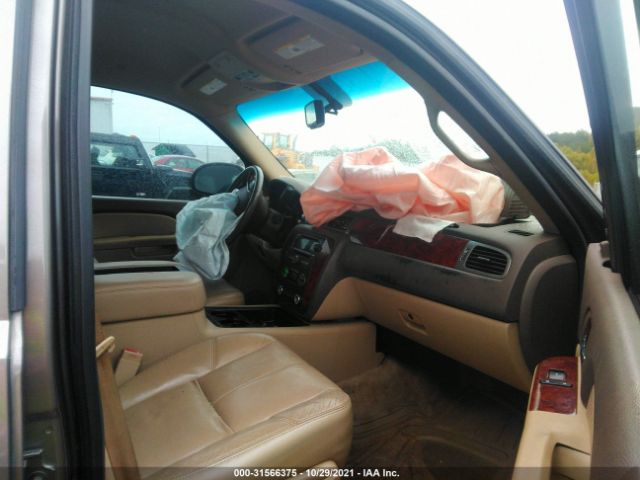 Photo 4 VIN: 1GNSCBE04BR388652 - CHEVROLET TAHOE 