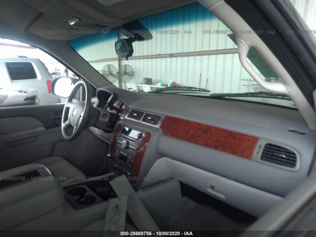 Photo 4 VIN: 1GNSCBE04CR198738 - CHEVROLET TAHOE 