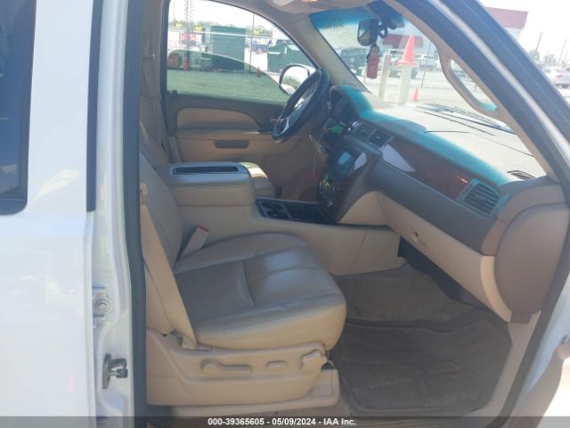 Photo 4 VIN: 1GNSCBE04DR209996 - CHEVROLET TAHOE 