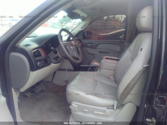 Photo 4 VIN: 1GNSCBE04DR271527 - CHEVROLET TAHOE 