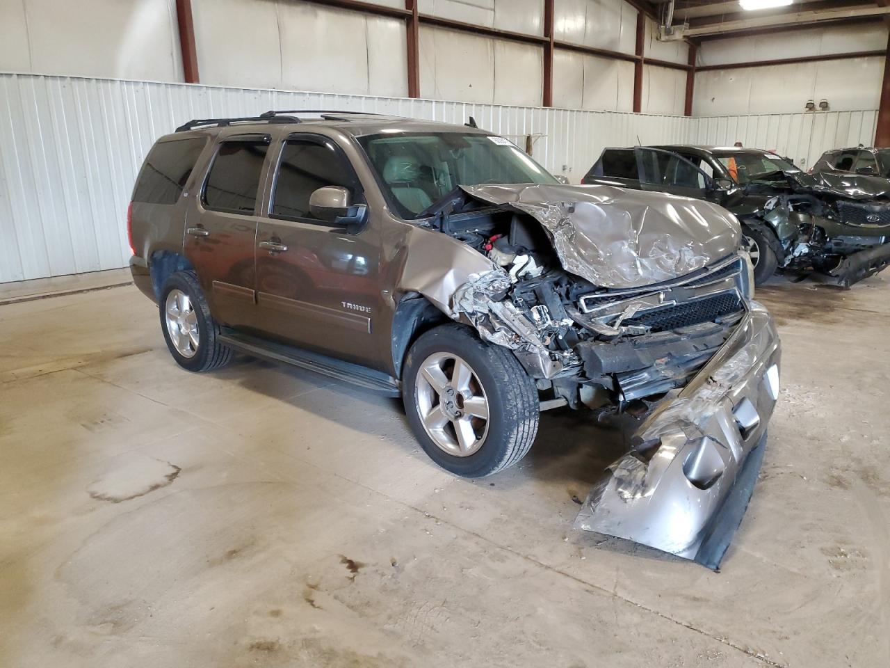 Photo 3 VIN: 1GNSCBE05BR269802 - CHEVROLET TAHOE 