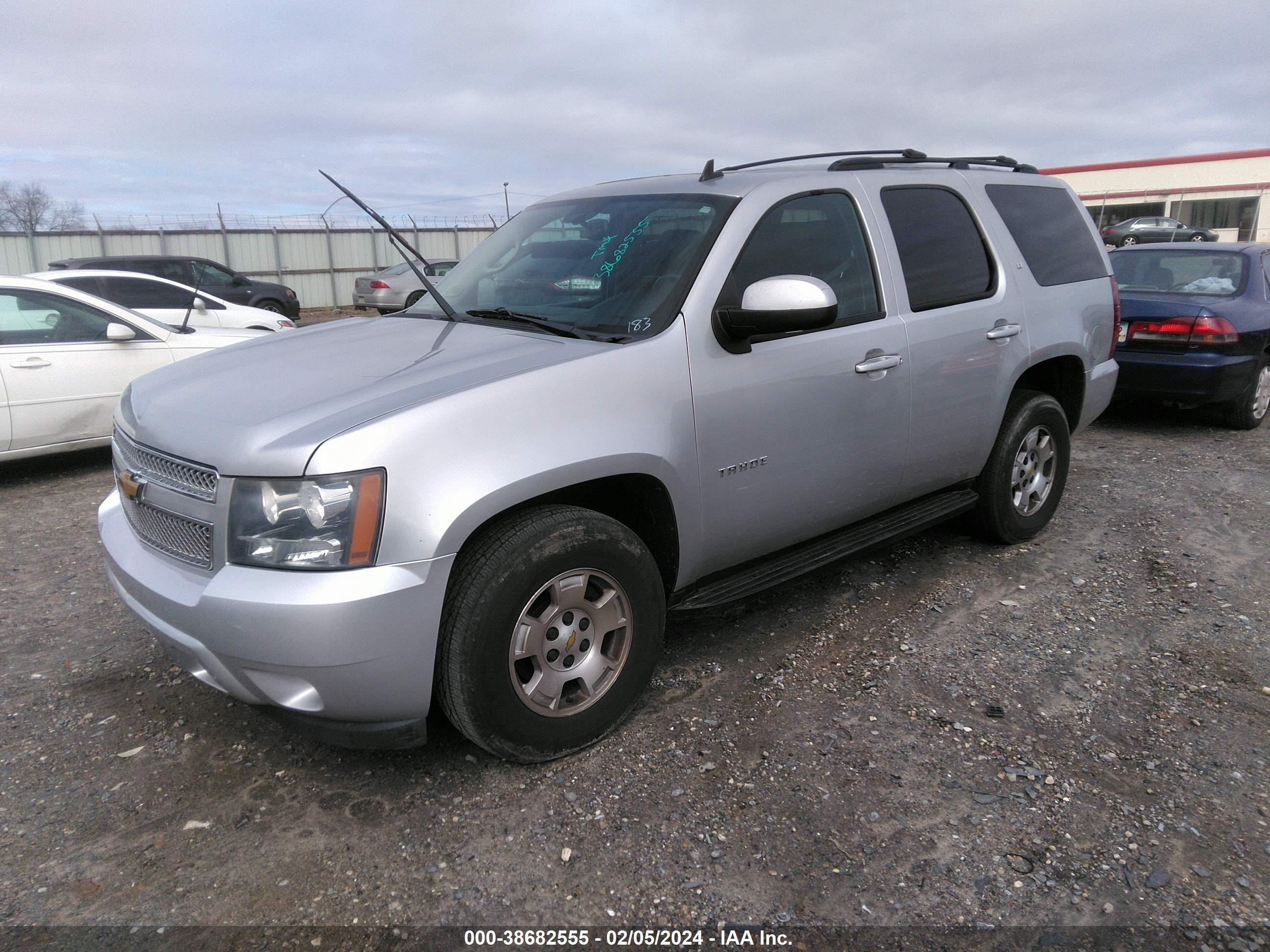 Photo 1 VIN: 1GNSCBE05CR152500 - CHEVROLET TAHOE 