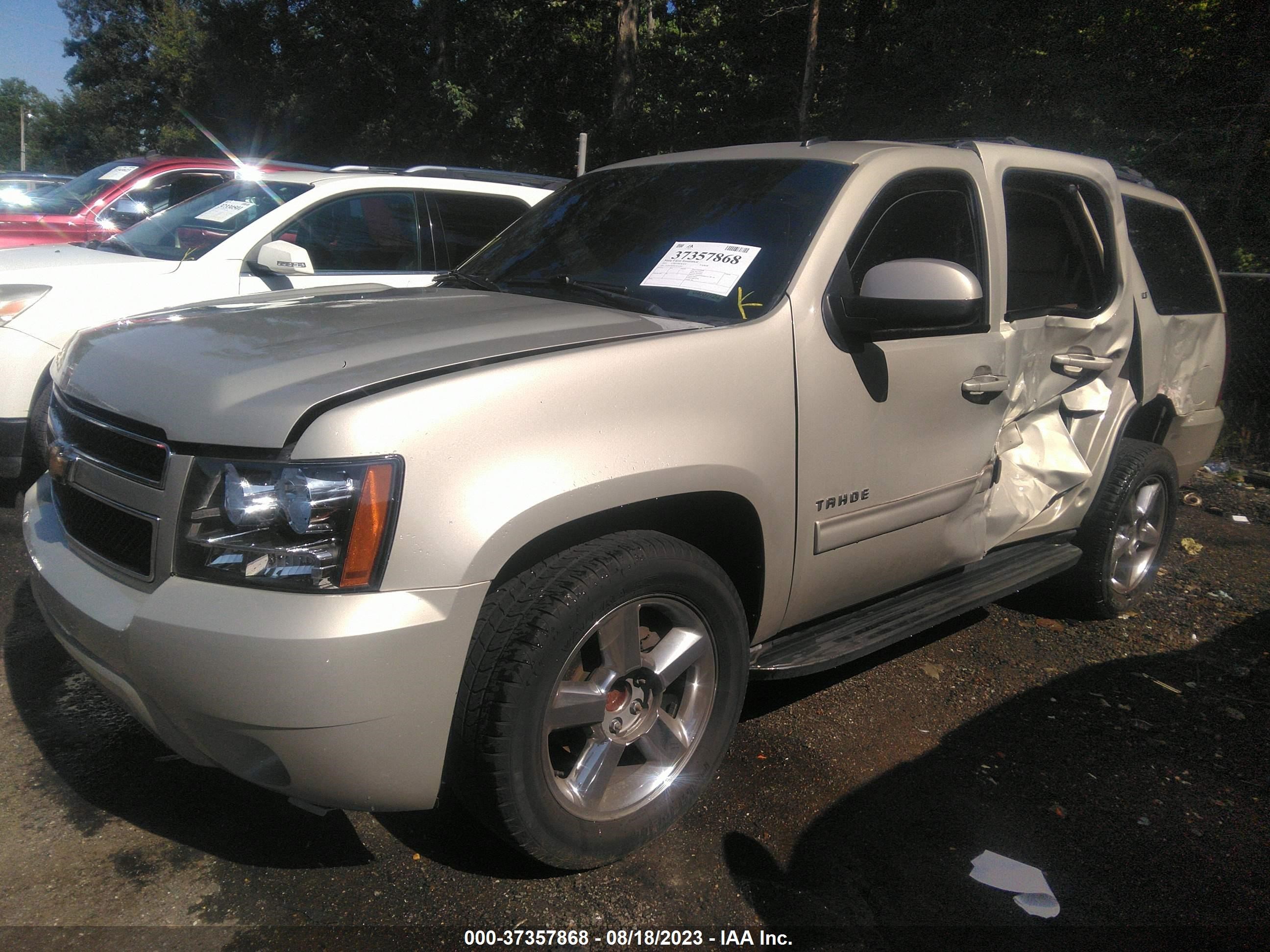 Photo 1 VIN: 1GNSCBE06CR141005 - CHEVROLET TAHOE 