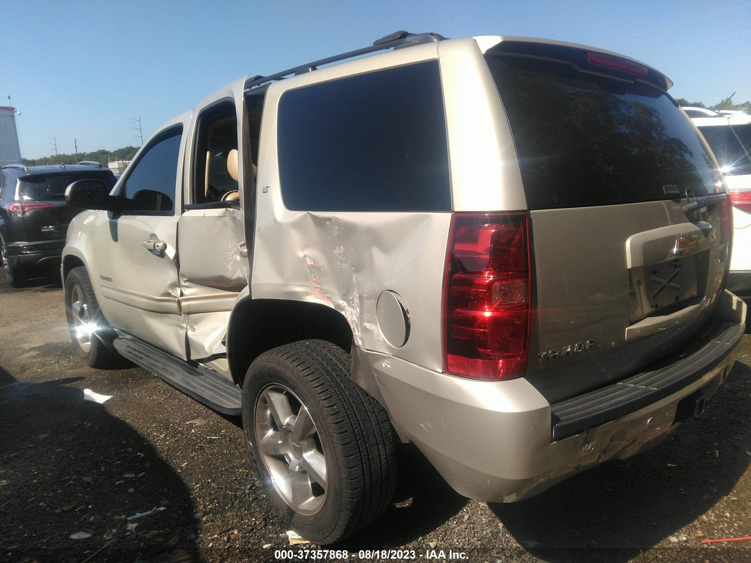 Photo 2 VIN: 1GNSCBE06CR141005 - CHEVROLET TAHOE 