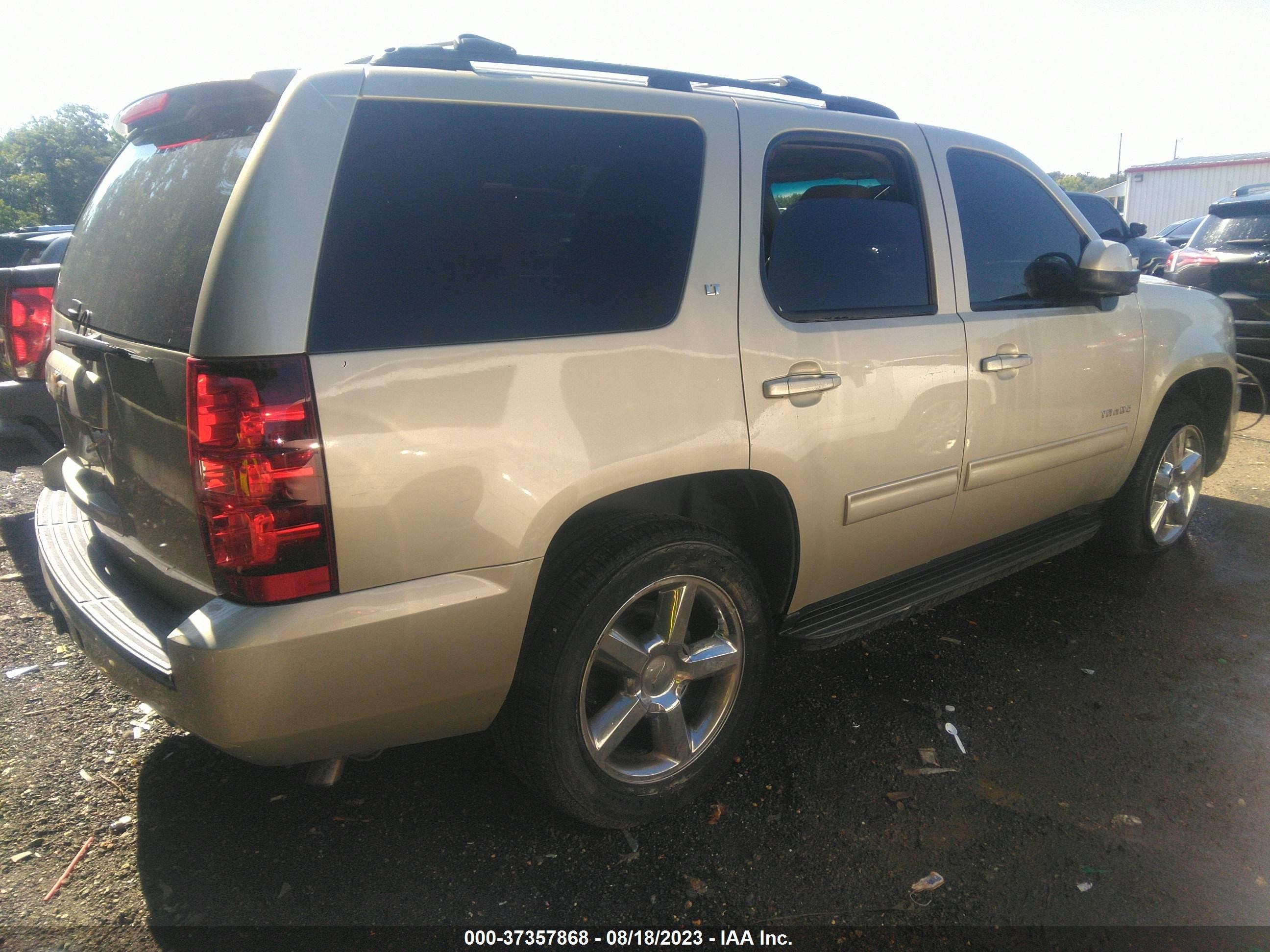 Photo 3 VIN: 1GNSCBE06CR141005 - CHEVROLET TAHOE 