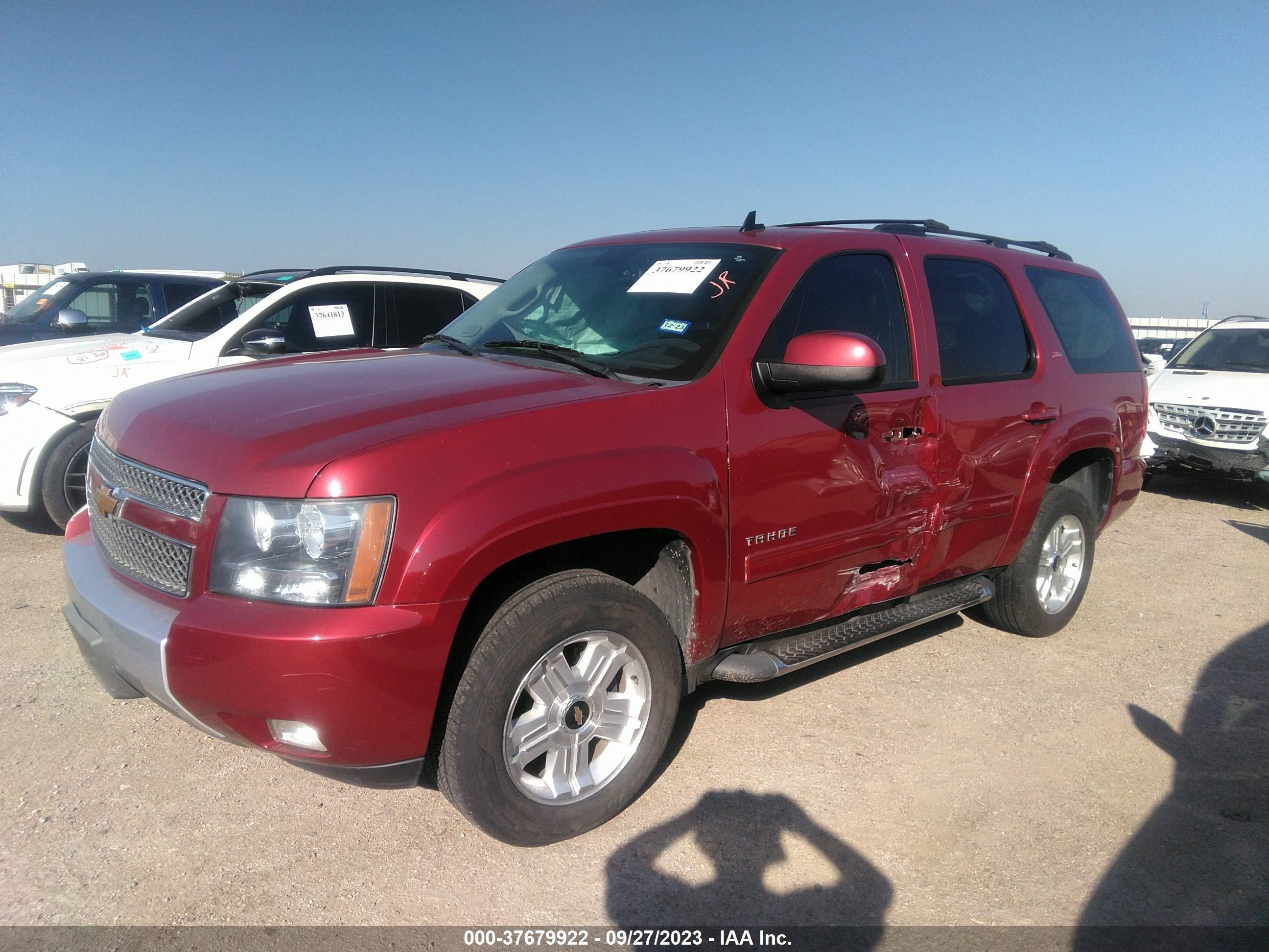 Photo 1 VIN: 1GNSCBE06CR173310 - CHEVROLET TAHOE 