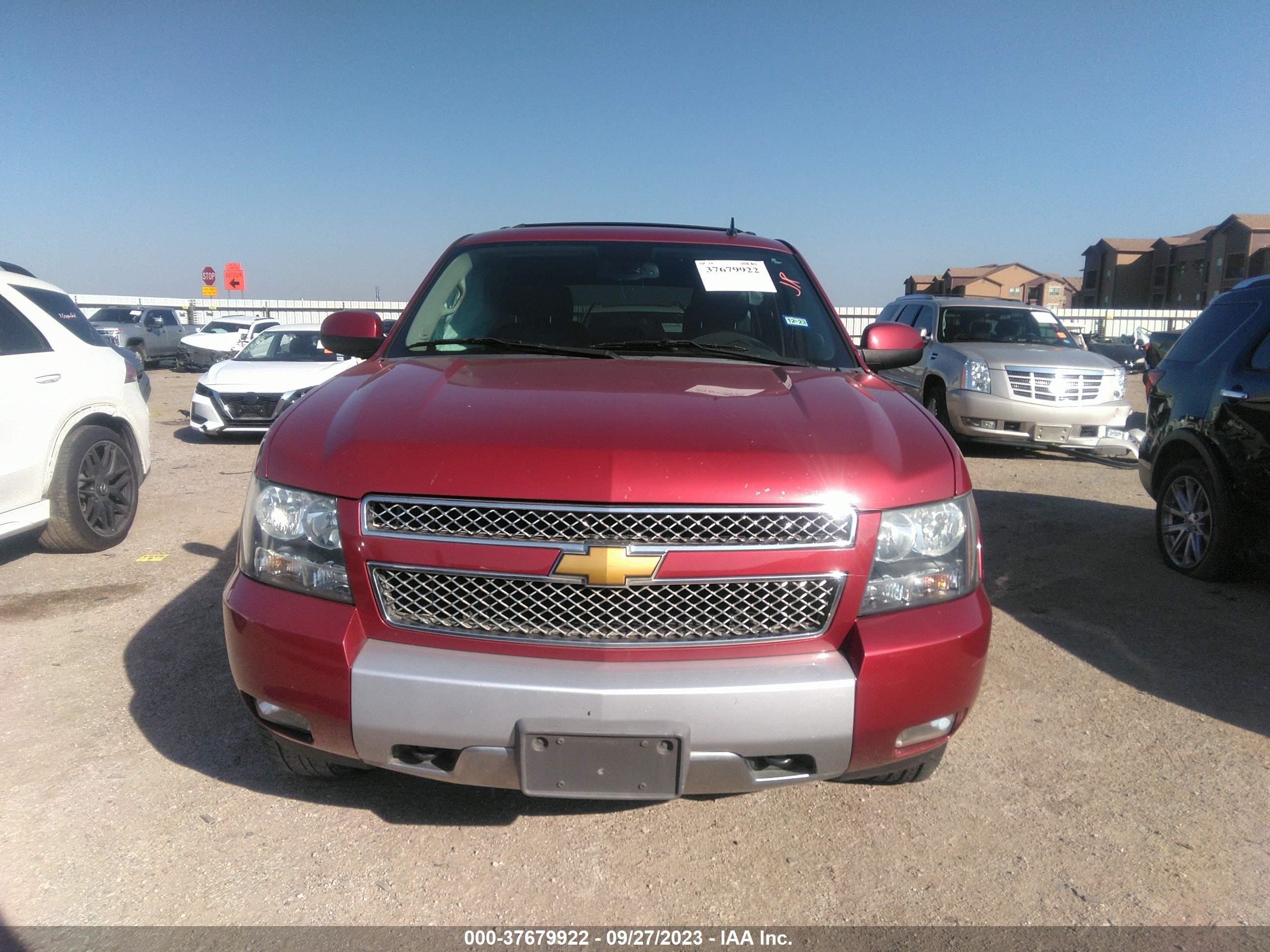 Photo 11 VIN: 1GNSCBE06CR173310 - CHEVROLET TAHOE 