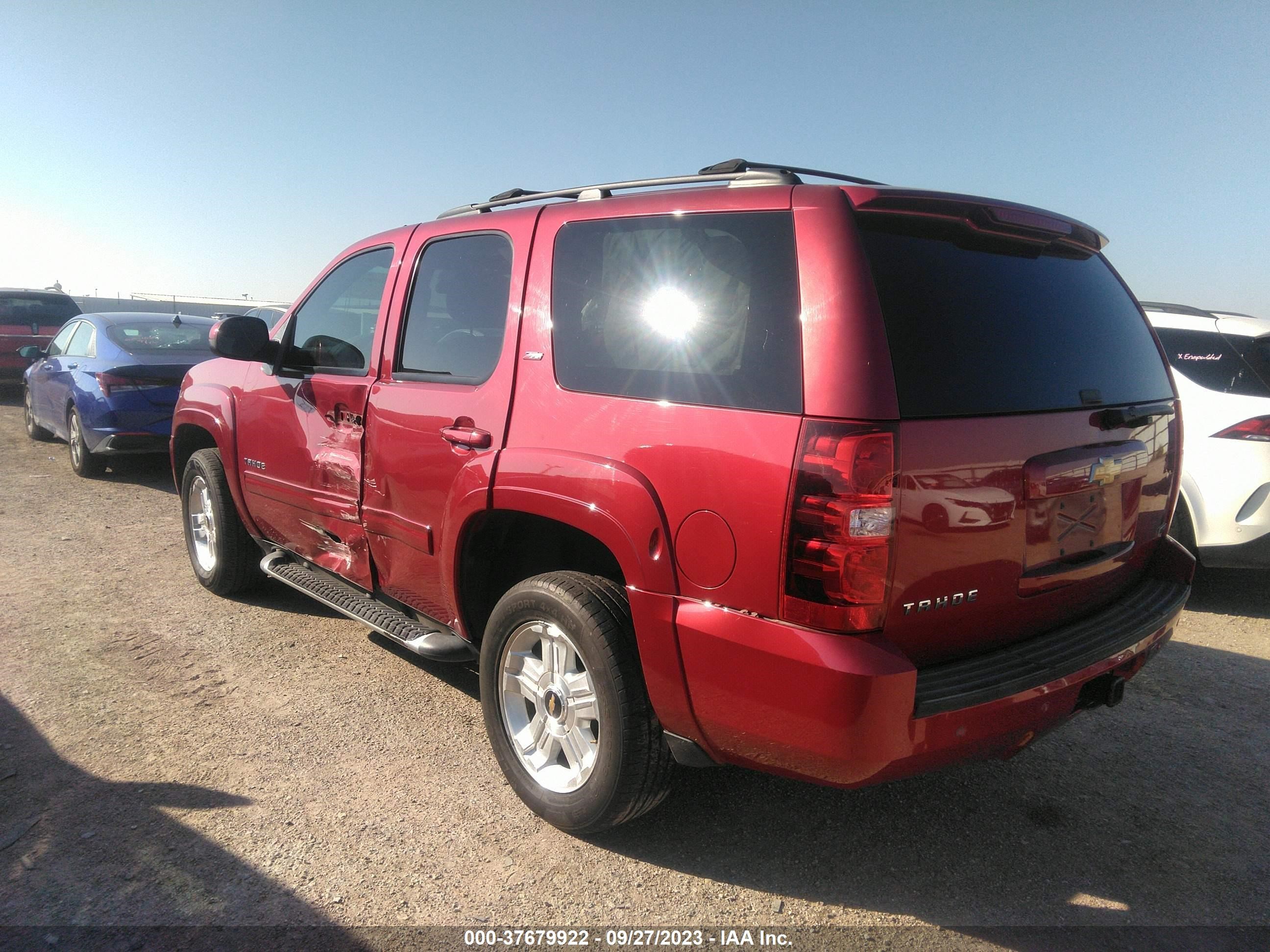 Photo 2 VIN: 1GNSCBE06CR173310 - CHEVROLET TAHOE 