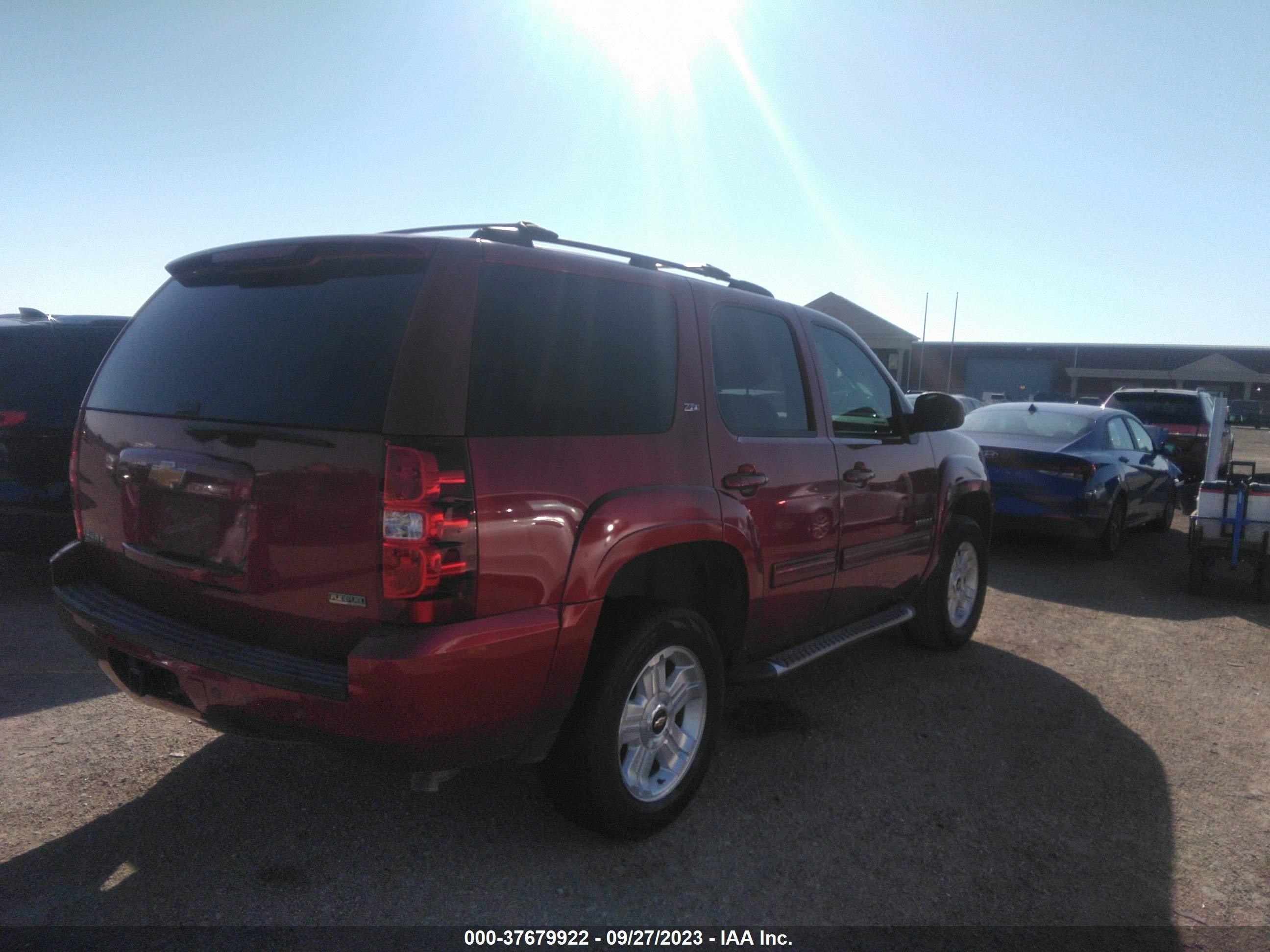 Photo 3 VIN: 1GNSCBE06CR173310 - CHEVROLET TAHOE 