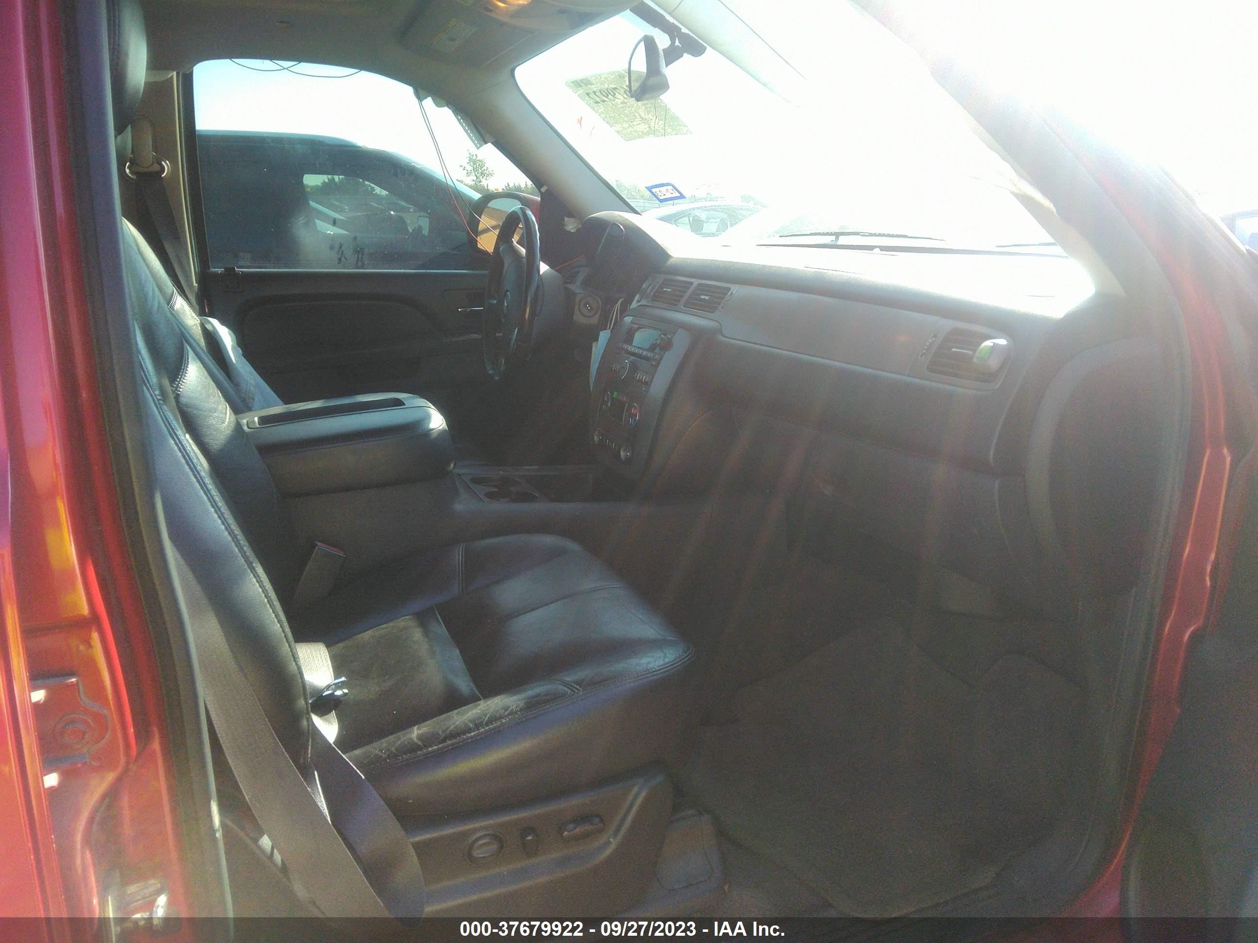 Photo 4 VIN: 1GNSCBE06CR173310 - CHEVROLET TAHOE 