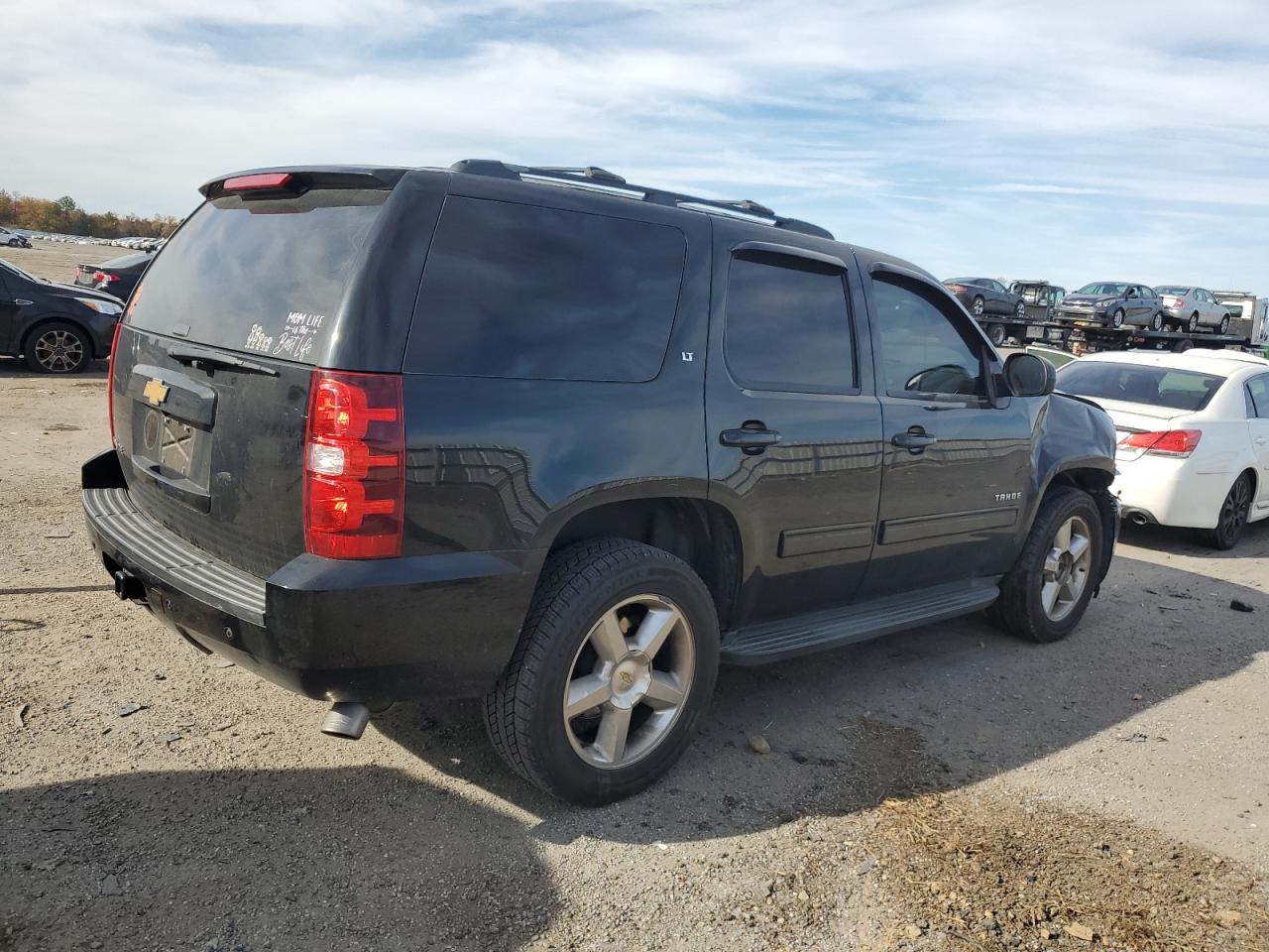 Photo 2 VIN: 1GNSCBE07DR364624 - CHEVROLET TAHOE 