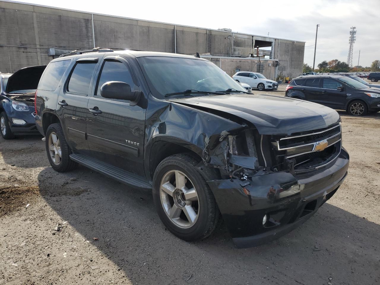 Photo 3 VIN: 1GNSCBE07DR364624 - CHEVROLET TAHOE 