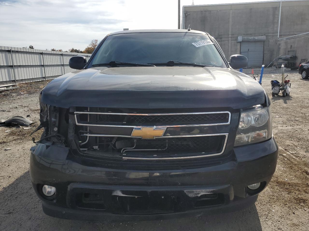 Photo 4 VIN: 1GNSCBE07DR364624 - CHEVROLET TAHOE 