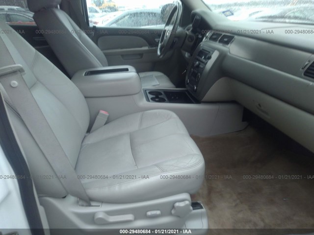 Photo 4 VIN: 1GNSCBE08BR263508 - CHEVROLET TAHOE 