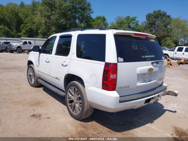 Photo 2 VIN: 1GNSCBE08CR304978 - CHEVROLET TAHOE 