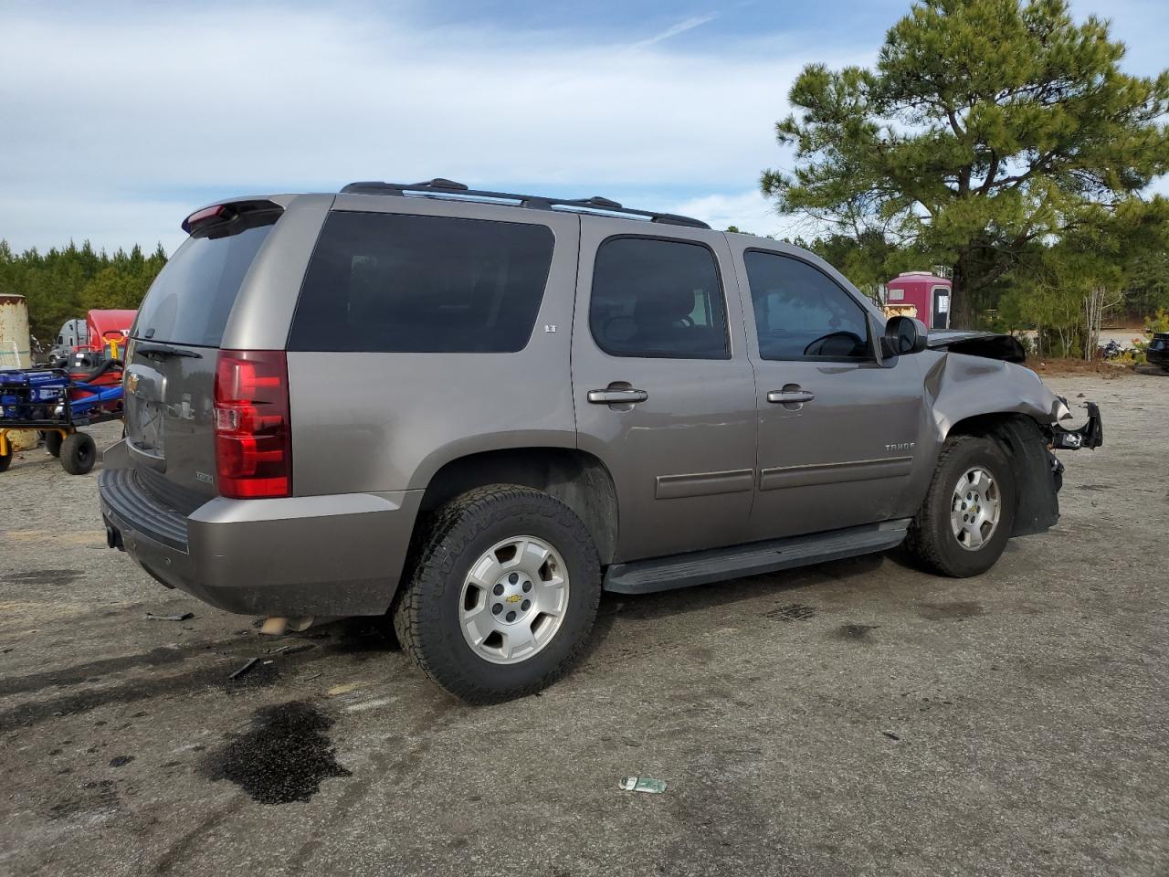 Photo 2 VIN: 1GNSCBE09CR165119 - CHEVROLET TAHOE 